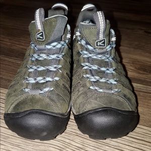 Keen hiking shoes women’s size 6.5